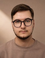 Считаю,  что возраст — это всего лишь цифра,  а главное — энергия и химия.  Мне 28,  и меня привлекают женщины старше.  Ваш опыт,  ваша подача и уверенность сводят меня с ума. ...