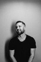 "Хотите зарабатывать на организации популярных развлекательных шоу? Франшиза ""Вечера"" – это готовый бизнес с проверенной моделью,  минимальными рисками и высокой прибылью!

 Организация интеллекту ...