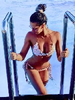 Сегодняшний вечер наполнен возможностями незабываемых моментов страсти и удовольствия.  Мои изысканные формы жаждут твоего прикосновения,  готовы утонуть в объятиях твоих страстных ласк.  Для меня важ ...