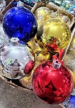 "Большие шары.  

Диаметр:  15 см

Цвета:  
Серебряный
Золотой
Красный

Цена:  52 тысяч за шт.  

Доставка по договоренности.  " ...