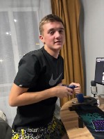 Всем приветик🥰! Меня зовут Макар,  недавно исполнилось 18! Ищу парня для общения и не только) ...