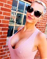 М.  Ладожская,  Реальная.  Провафлюсь сейчас.  Люблю быть покорной в постели, ...