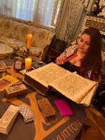 Профессиональные услуги таролога в Москве.  Гадание,  энергетическая помощь,  обряды и ритуалы.  

Маргарита Медечи — опытный таролог,  ясновидящая,  сертифицированный нумеролог,  астролог и хироман ...