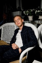 Ищу Госпожу,  которой буду прислуживать.  Новичок и многое хочу попробовать.  Все интересующие меня практики обсудим в лс ...