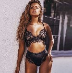 Скрашу Ваше одиночество своим присутствием.  Обладаю чувством юмора.  Готова попробовать что-то новое,  а может и научить чему - нибудь новенькому.  После нашего отдыха ты по любому захочешь повторить ...