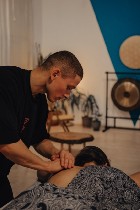 Приглашаю на реабилитационный массаж.  
Стимулирует кровообращение и лимфодренаж,  выводит токсины из организма ,  восстанавливает метаболизм.  
Помогает справляться с усталостью,  способствует расс ...