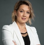 Ищу тебя:  Мужчину до 40 лет,  который знает,  чего хочет от жизни,  но не разучился удивляться.  Который умеет слушать и рассказывать,  готов и на романтический ужин,  и на спонтанную поездку за горо ...