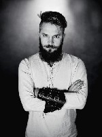 Портнов Александр Олегович
03.04.1997 - 28 лет
Рост 181 см
Вес - 87 кг
Телосложение стройное,  борода
Глаза серые,  шатен,  тату нет
Готов позировать художникам,  фотографам,  сьемки любых жанро ...