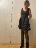 Здравствуйте,  меня зовут Елена,  56 лет.  Я дипломированный специалист по массажным техникам с опытом работы более 17 лет и мед.  образованием.  Имеются все дипломы,  сертификаты.  Провожу сеансы мас ...