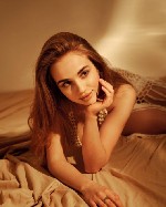 Есть особенное удовольствие в знакомстве,  когда между людьми появляется взаимное притяжение ещё до первой встречи.  Люблю лёгкий флирт,  красивые взгляды,  искренние улыбки и мужчин,  которые умеют б ...