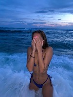 Ищу доброго,  спокойного мужчину от 35-ти лет.  Чистоплотность и конфиденциальность обязательны.  В личную жизнь не вмешиваюсь ...