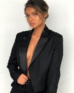 Всем привет! Я новенькая!
Я общительная и веселая девушка,  легко нахожу общий язык с людьми,  рядом со мной всегда комфортно и легко!
У меня красивая фигура нежная кожа и аппетитная попка.  Милое л ...