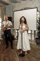 Разное объявление но. 3478862: Ведущая поющая саксофон на праздник свадьбу юбилей