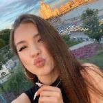 Немного дерзкая,  немного загадочная,  но всегда искренняя.  Мне нравятся люди,  рядом с которыми хочется задержаться подольше.  @Lizzie_mng ...