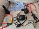 в поиске девушки,  которой интересны:  мед.  осмотры,  постановка клизм,  игры с вакуумом и игрушками( вагинальная помпа,  присоски на соски,  все есть на фото) фистниг и тд.  Писать лучше в тг@mmv584 ...