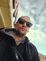 Ищу даму 50-60 желающую дать хорошенько себя вылизать полностью,  покрывая поцелуями и обсасывая всё что могу обсосать,  обожаю позу 69 и за час 2-3 раза трахнуть в ротик,  держа голову дамы в одном п ...