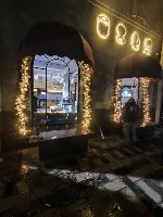 "Мы компания The Boss.  
Немного о нас:  

Более 10 лет на рынке
Мы фирма 1 в Ташкенте по оформлению фасадов
Наши проекты занимают первые места в конкурсе Новогодних фасадов
Мы на все 100 гарант ...