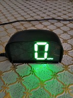 Универсальный автомобильный измеритель скорости GPS,  отображается со спутников для всех типов автомобилей,  автобусов,  грузовиков и т.  д.  Показания спидометра в милях.  
Питание 5В от адаптера пр ...