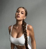 Мне нравятся мужчины,  которые умеют красиво начать разговор и так же красиво его продолжить,  оставляя после себя желание узнать их ещё ближе.  Люблю лёгкое кокетство,  взаимное притяжение,  интересн ...