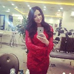 Мои изумительные карие глаза поглощают ваш взгляд,  приглашая в мир страсти и удовольствия.  Мои губы,  словно розовые лепестки,  готовы нежно поцеловать вас в том месте,  где страсть и желание сходят ...