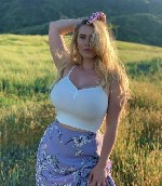 Ты когда-нибудь ощущал,  как твое сердце бьется быстрее от простого взгляда? Мы с тобой не будем искать простых решений.  Это не для слабых.  Ты готов разжечь во мне огонь,  который не потушить? Верь, ...