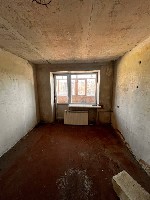 Продам 1-комнатную квартиру в Луганске.  
 Восточные квартала,  ул.  50 лет Октября
Площадь — 29,4 кв.  м.  

Квартира под ремонт — отличная возможность сделать интерьер полностью под себя без пер ...