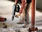 Описание товара BOSCH GSH 11 E
Специалист по выполнению проемов и демонтажных работ.  
Исключительная сила удара - 25 Дж.  
Невысокая вибрация при работе и на холостом ходу.  
Небольшой нажим для  ...
