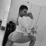 Хочешь уйти от рутины? Я - сексуальная сирена,  готовая утопить тебя в океане страсти.  Мягкие губы,  стройные ноги и умение доставить удовольствие - со мной ты забудешь обо всех проблемах.  Один звон ...