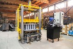 Характеристики установки
Производительность по стеновым камням 390х190х188,  шт за час135
Производительность по тротуарной плитке 100х200,  шт за час450
Размер формовочной зоны,  мм х мм400 х 600
 ...