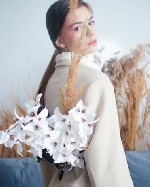 Тебе не нужно образование,  чтобы уметь поддержать диалог и быть прекрасной спутницей на различные мероприятия.  

Высокие гонорары позволяют жить насыщенно и комфортно.  Заработок складывается из п ...