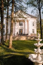 В городе Москва требуются сиделки граждане РФ.  

ЗАРАБОТНАЯ ПЛАТА 80000 рублей за (10-12 чел.  Постояльцев).  

С возможностью доп заработка (прачка,  уборка).  

Питание,  проживание предостав ...